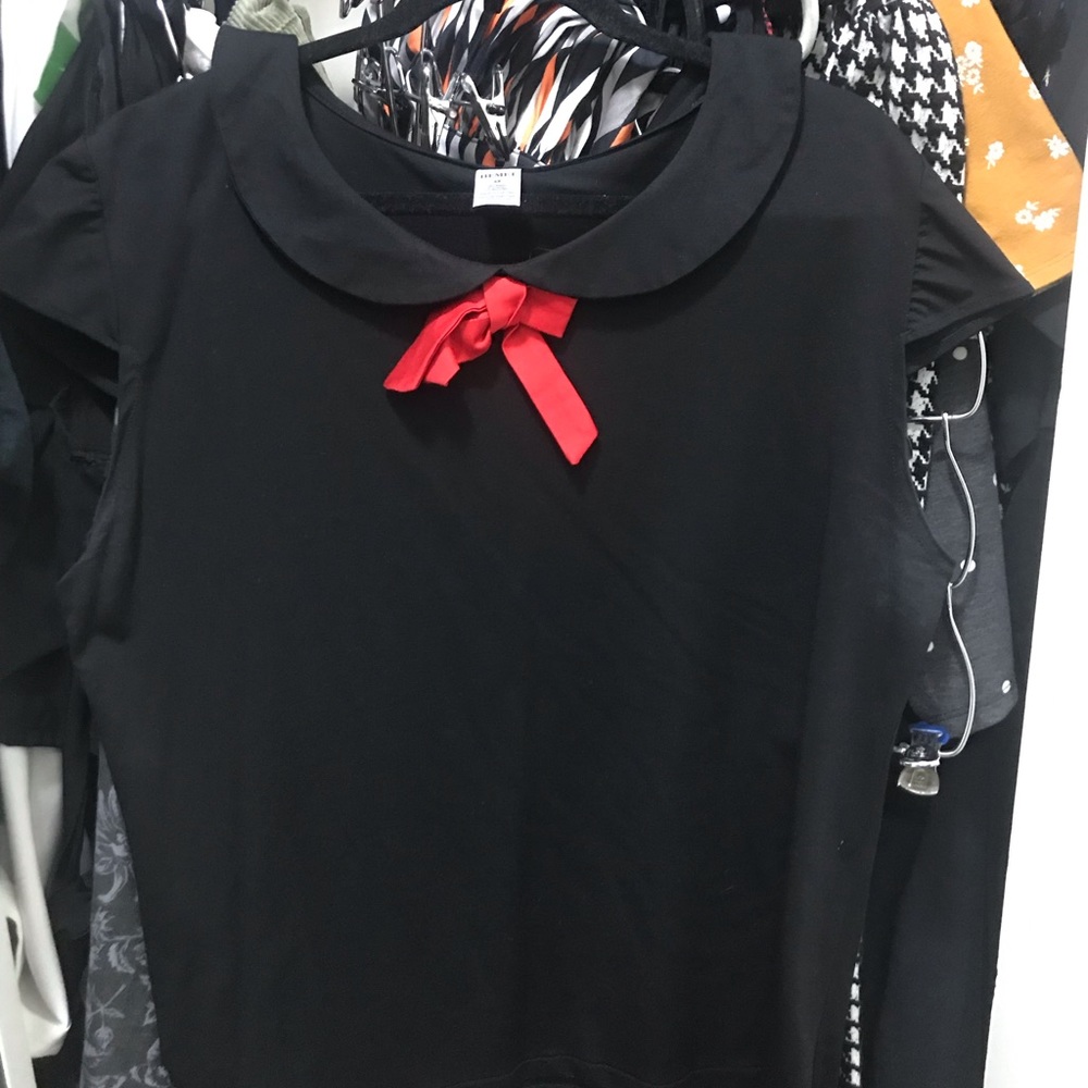 Black retro sailor top with red bow